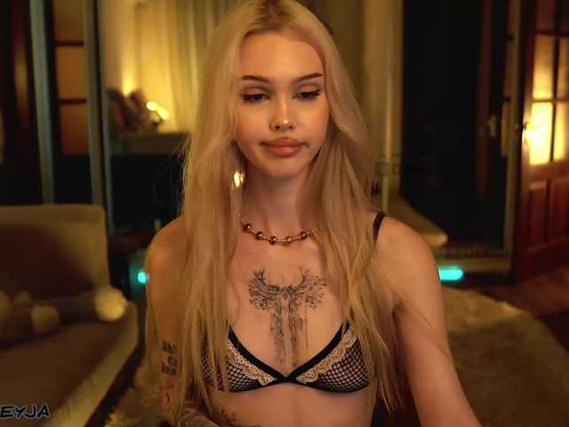 ManiFreyja live cam on BongaCams