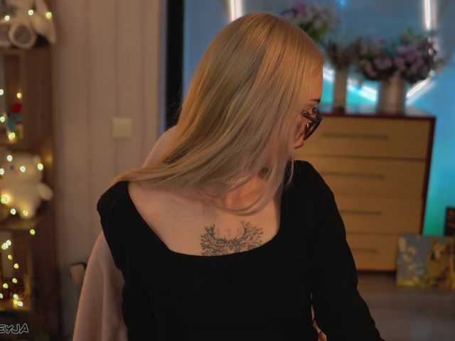 ManiFreyja's BongaCams show and profile