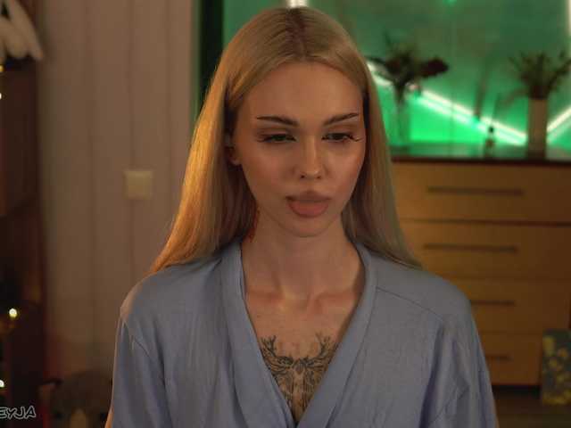 ManiFreyja's BongaCams show and profile