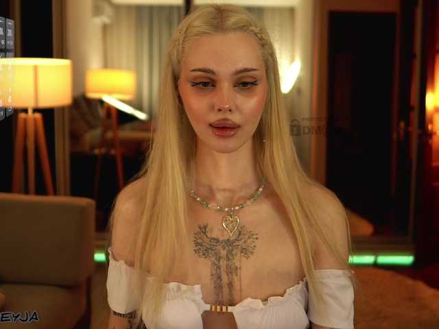 ManiFreyja live webcam show