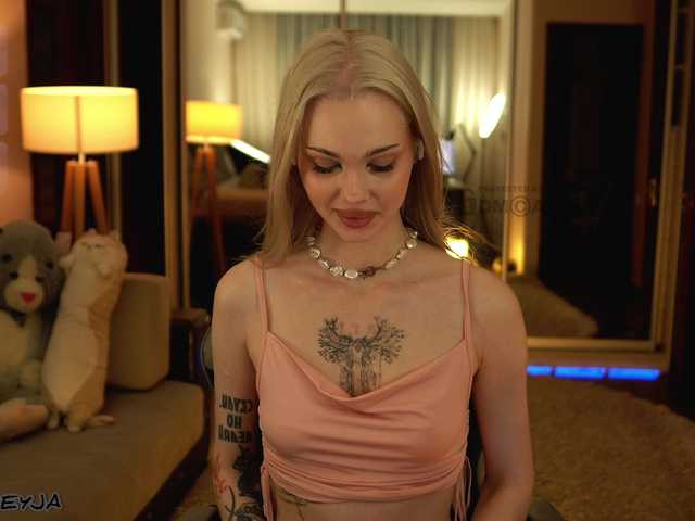 ManiFreyja live cam on BongaCams