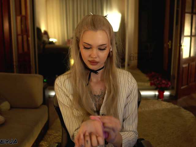 ManiFreyja live cam