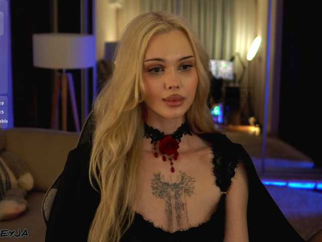 ManiFreyja live webcam show