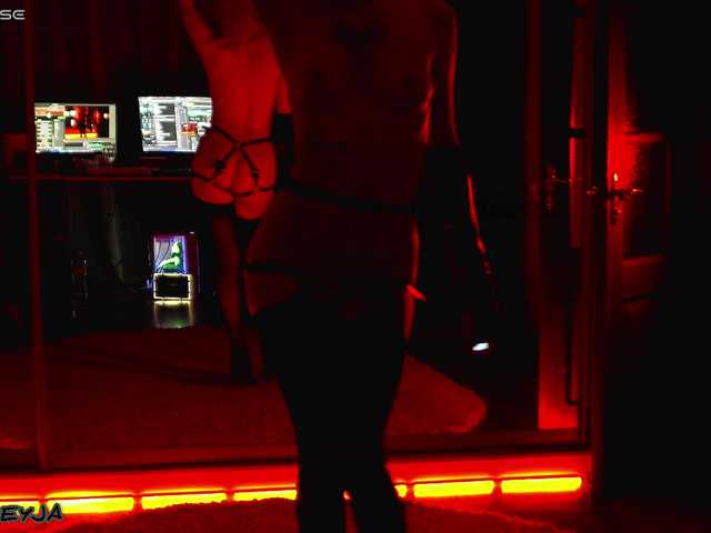 ManiFreyja live cam on BongaCams