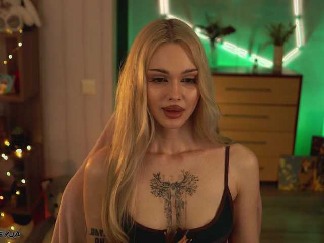 ManiFreyja's BongaCams show and profile