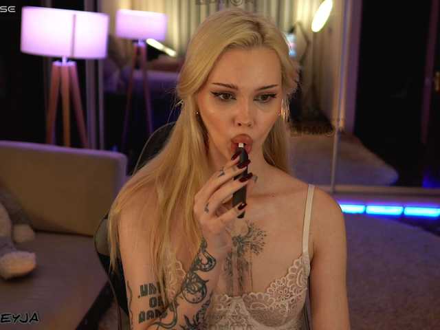 ManiFreyja live cam on BongaCams