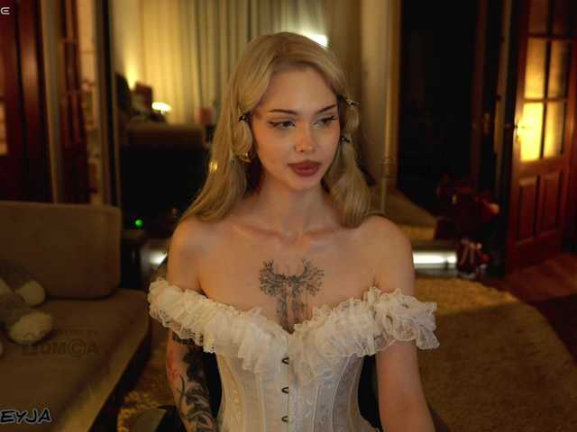 ManiFreyja live cam on BongaCams