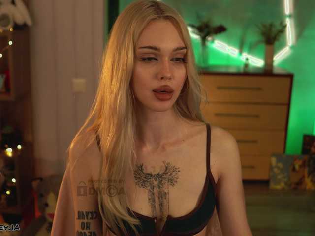 ManiFreyja's BongaCams show and profile