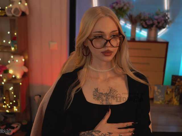 ManiFreyja's BongaCams show and profile