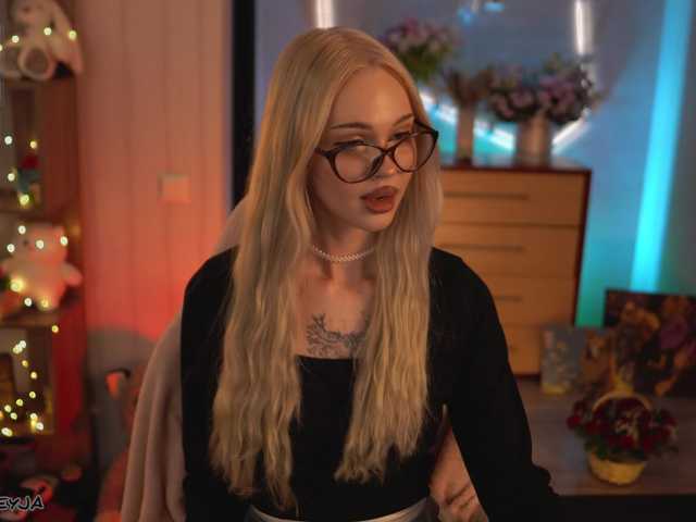 ManiFreyja's BongaCams show and profile