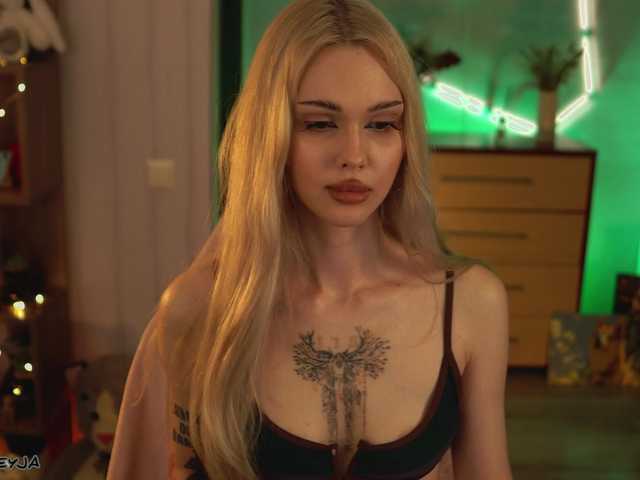 ManiFreyja's BongaCams show and profile