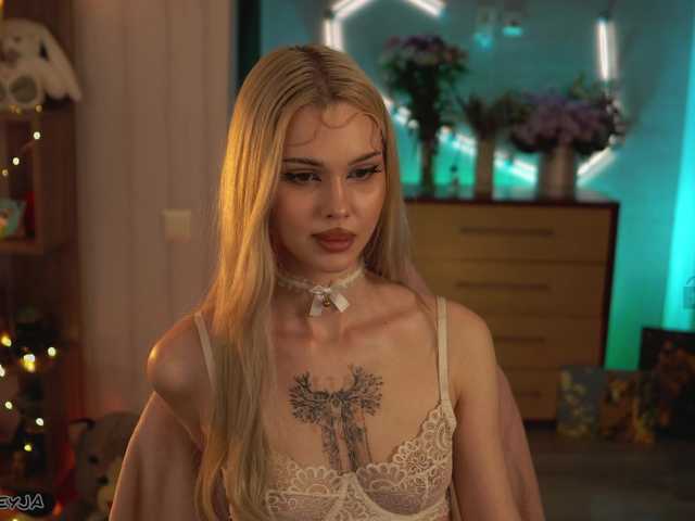 ManiFreyja's BongaCams show and profile