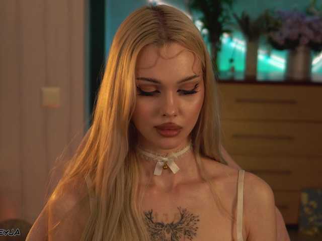 ManiFreyja's BongaCams show and profile