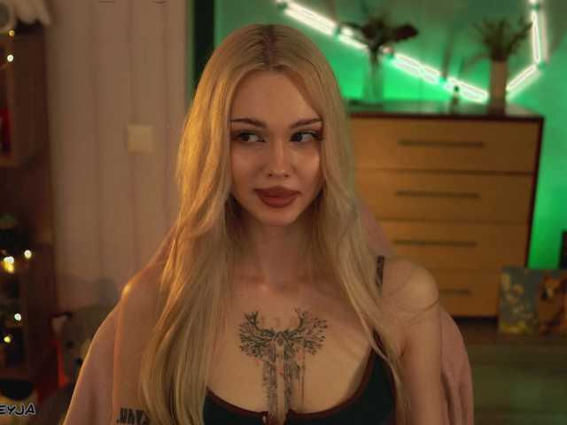 ManiFreyja's BongaCams show and profile