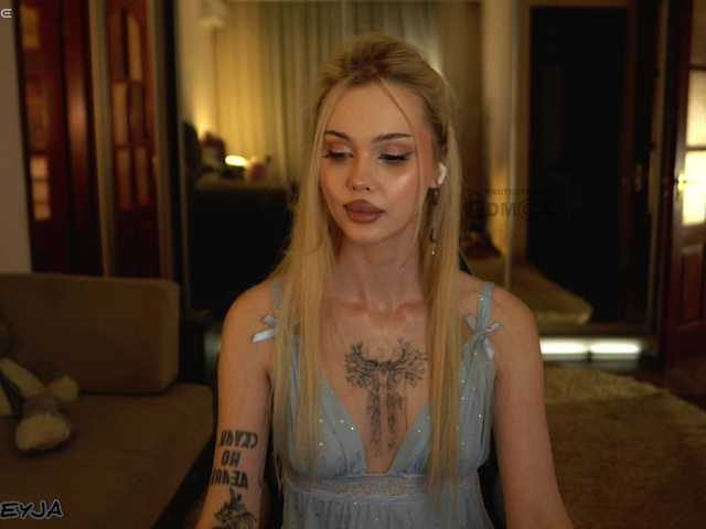 ManiFreyja live cam