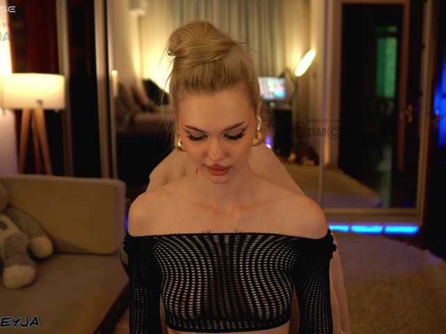 ManiFreyja live cam
