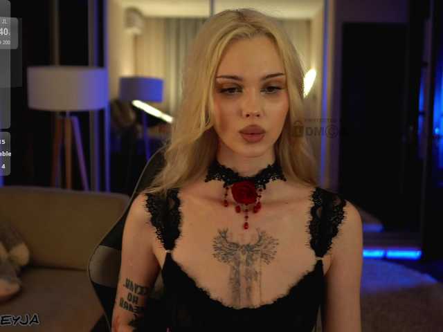 ManiFreyja live webcam show