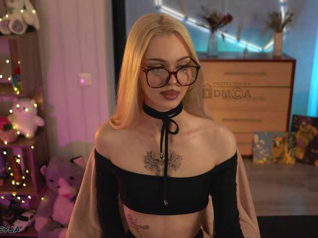 ManiFreyja live cam on BongaCams
