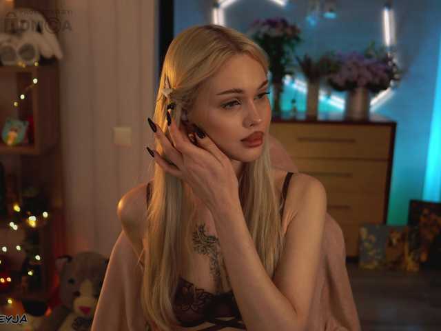 ManiFreyja's BongaCams show and profile