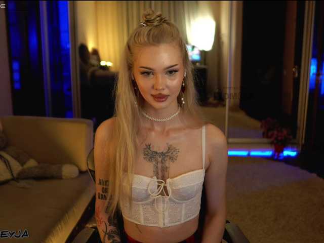ManiFreyja live cam preview