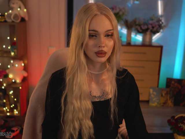 ManiFreyja's BongaCams show and profile