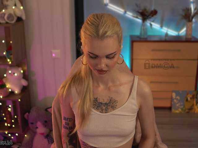 ManiFreyja live cam on BongaCams