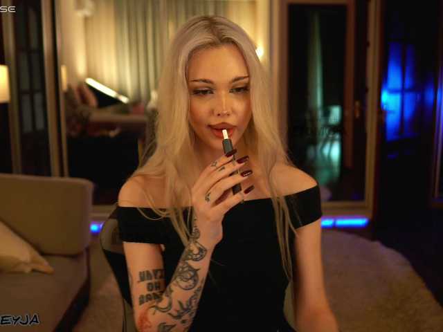 ManiFreyja live cam on BongaCams