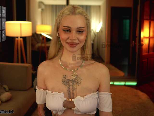 ManiFreyja live webcam show
