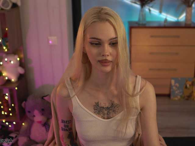 ManiFreyja live cam on BongaCams