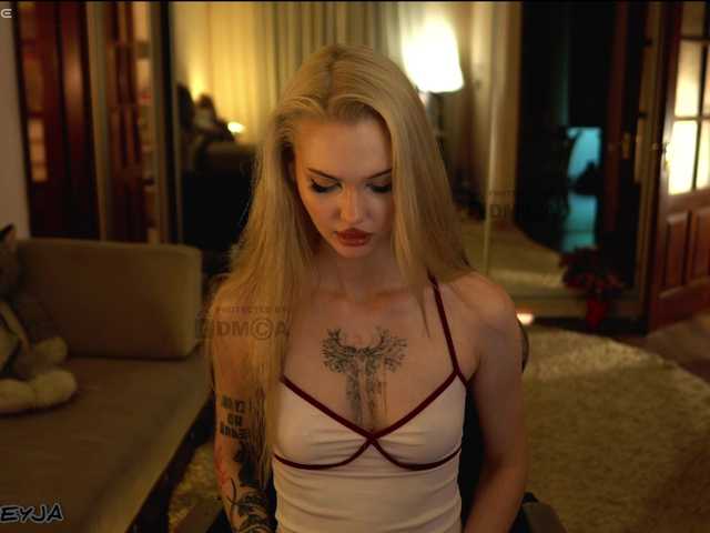 ManiFreyja live cam on BongaCams