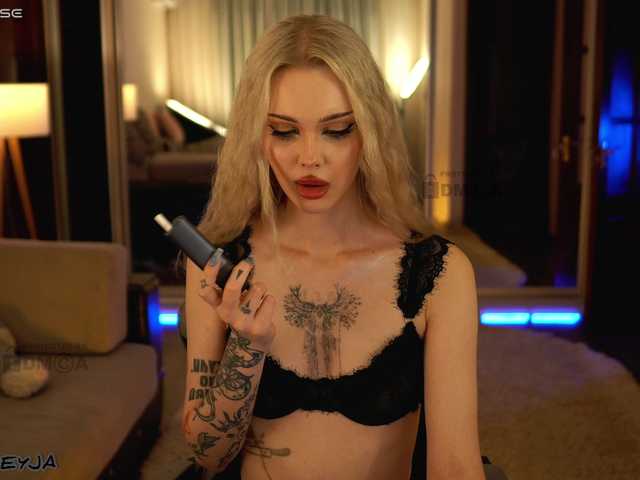 ManiFreyja live cam on BongaCams