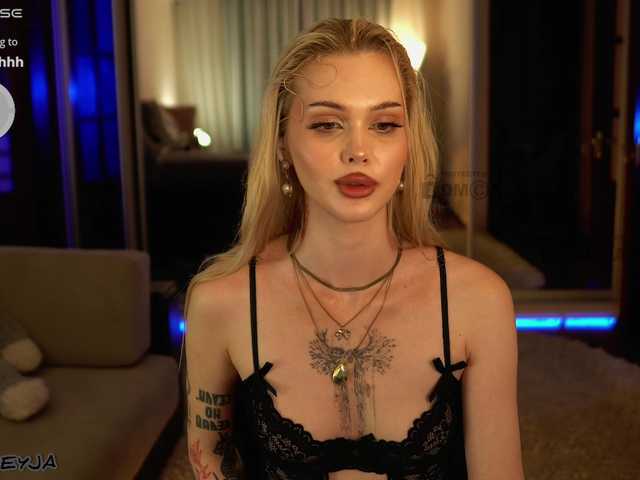 ManiFreyja live cam on BongaCams