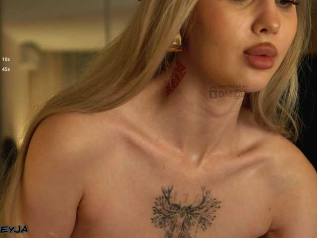 ManiFreyja live cam preview
