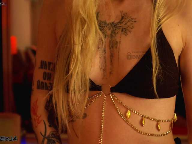 ManiFreyja live cam on BongaCams