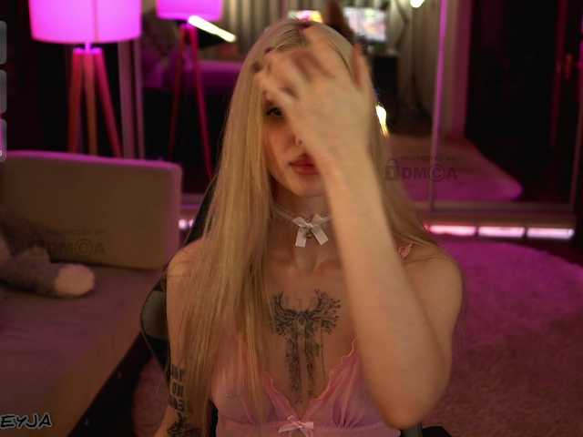 ManiFreyja live webcam show