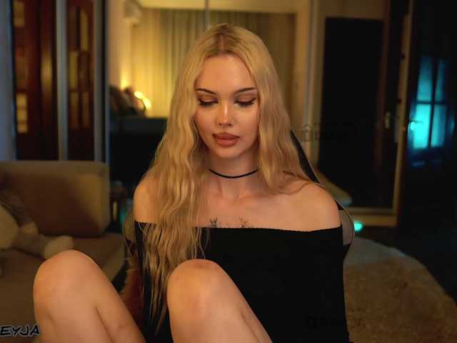 ManiFreyja, live now on BongaCams
