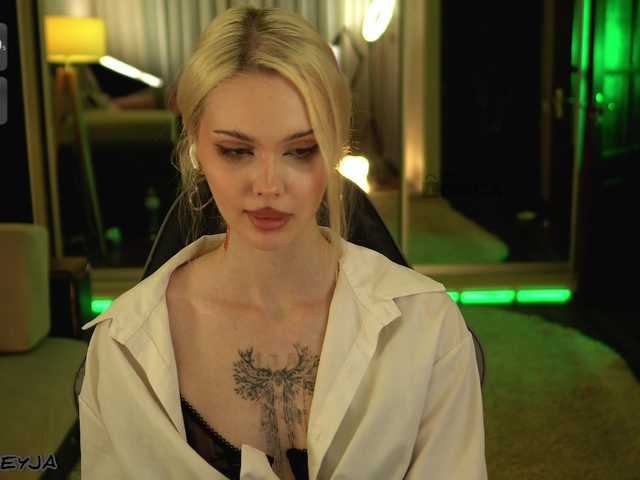 ManiFreyja live cam on BongaCams