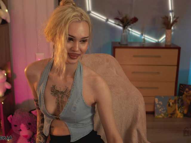 ManiFreyja live cam on BongaCams