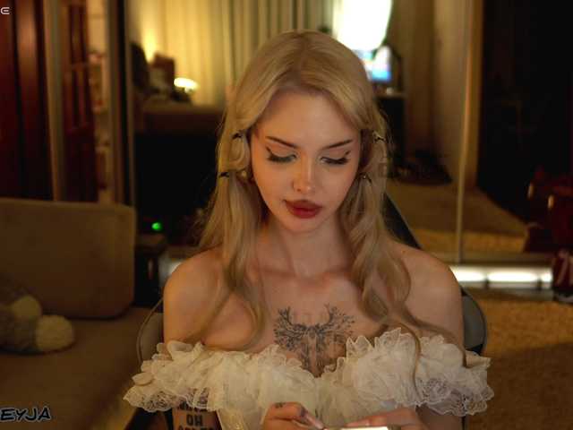 ManiFreyja live cam on BongaCams