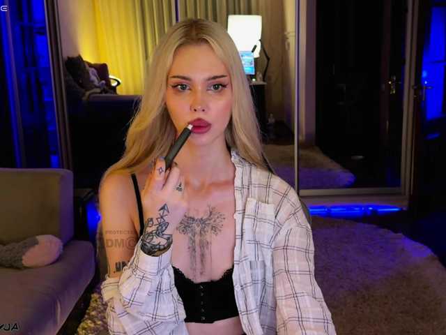 ManiFreyja live cam