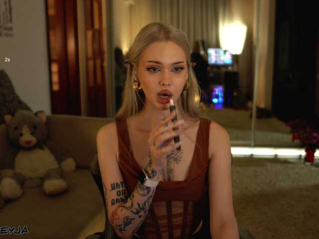 ManiFreyja live cam on BongaCams