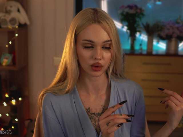 ManiFreyja's BongaCams show and profile