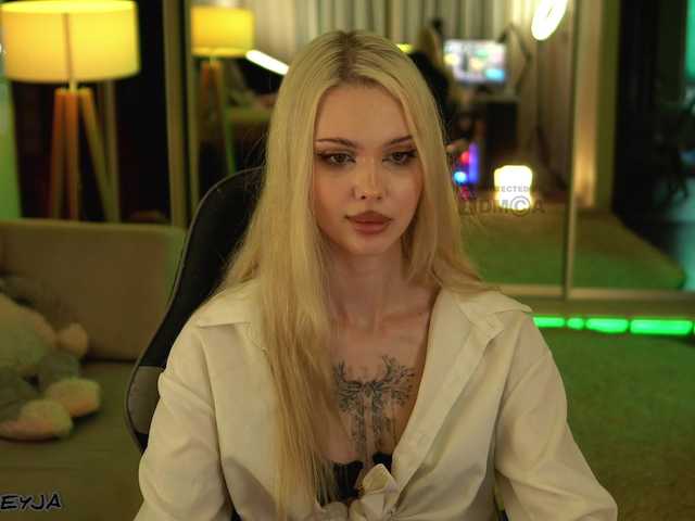 ManiFreyja live cam on BongaCams