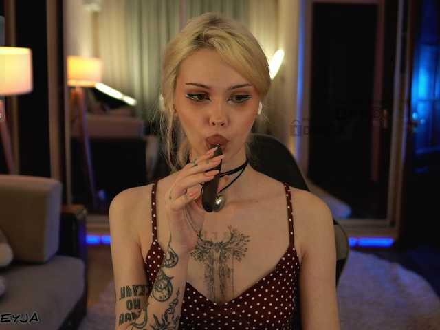 ManiFreyja live cam on BongaCams