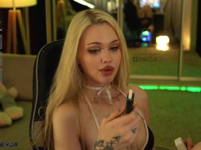 ManiFreyja live cam on BongaCams