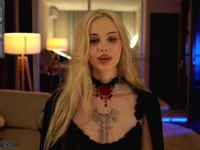 ManiFreyja live webcam show