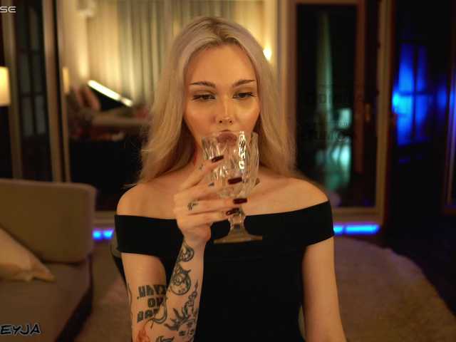 ManiFreyja live cam on BongaCams