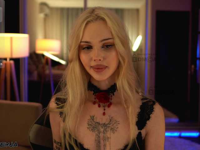 ManiFreyja live webcam show