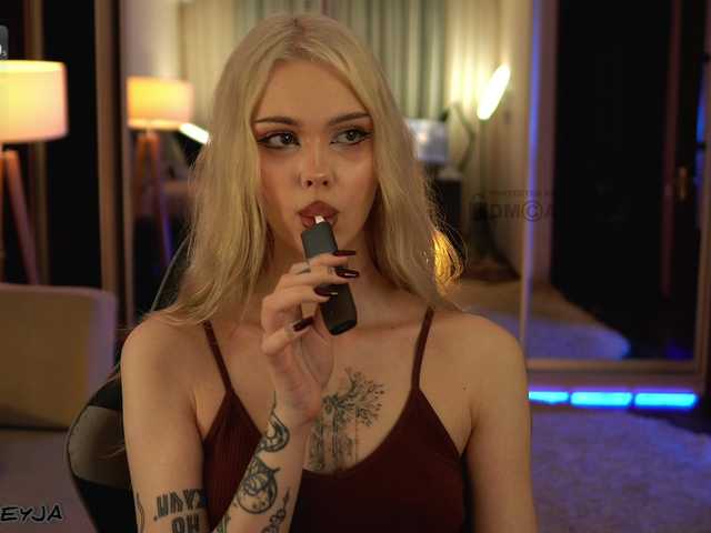 video ManiFreyja