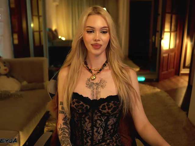 ManiFreyja live cam